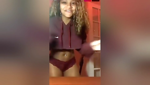 Ebony amateur in stockings shakes her ass on webcam