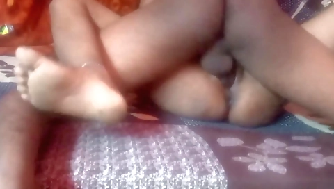 Indian girl with a sexy body gets fucked on the bed