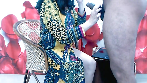 Ebony girl gets a handjob and gets her pussy licked