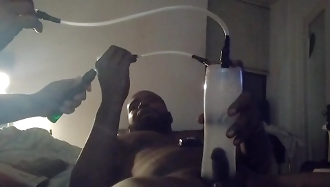 Ebony babe gets a blowjob and gets her pussy rammed