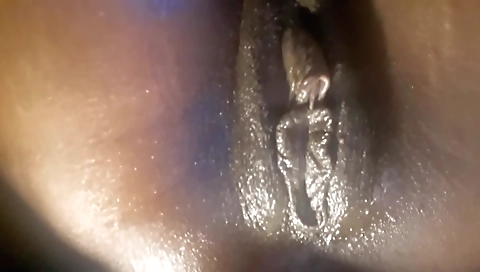 Sexy ebony amateur video showing her fat pussy vibrating