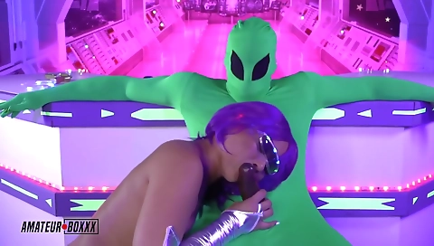 Ebony beauty in the porn movie gets her pussy creased