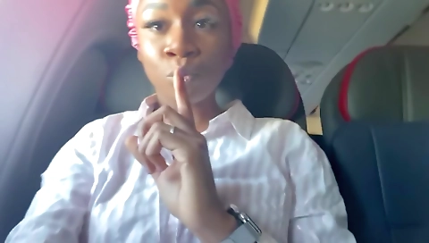 Ebony girl is getting off with a webcam in the solo club