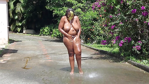 Amazing black girl with huge tits and a huge ass in an outdoor clip