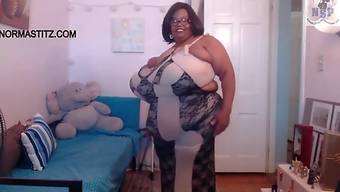 Biggest Boobs Ebony Woman On Webcam With Huge Boobs And Norma Stitz
