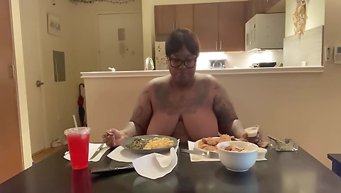 Ebony blonde with huge ass enjoys smoking and riding