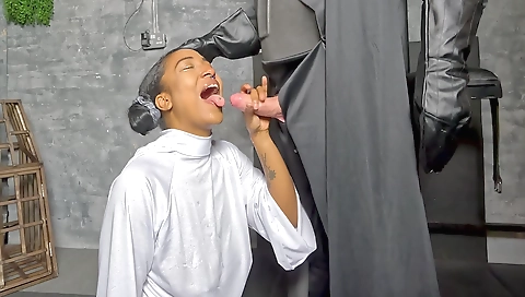 Ebony lady with black feet fucks her big black foot