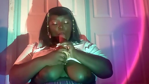 Ebony teen babe masturbates in a solo webcam video