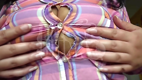 Amateur ebony chick shows her pussy in front of web cam