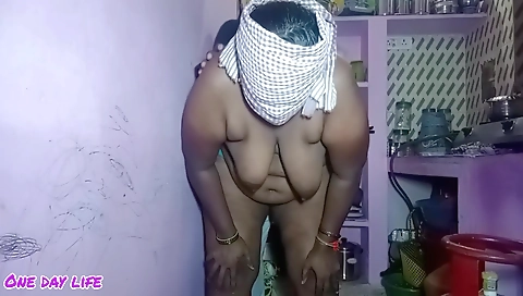 Tamil Girl Having Rough Sex With Gas Cylinder Delivery Man