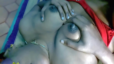 Ebony mature woman with a big ass fucks in homemade vid