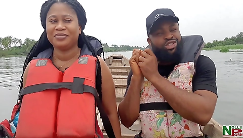 Ebony hottie gets creampie from a stranger outside