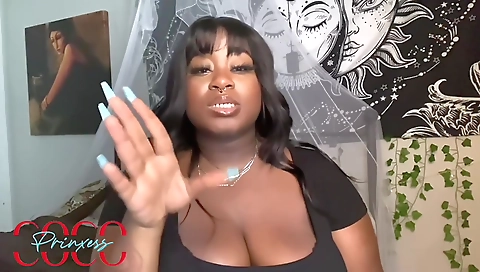 Webcam solo show of a nice ebony chick with a sexy ass